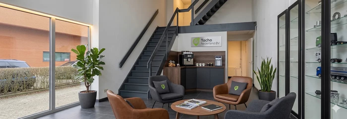 Wachtruimte van Tacho Nederland BV in Alphen aan den Rijn, waar u kunt wachten tijdens de inbouw